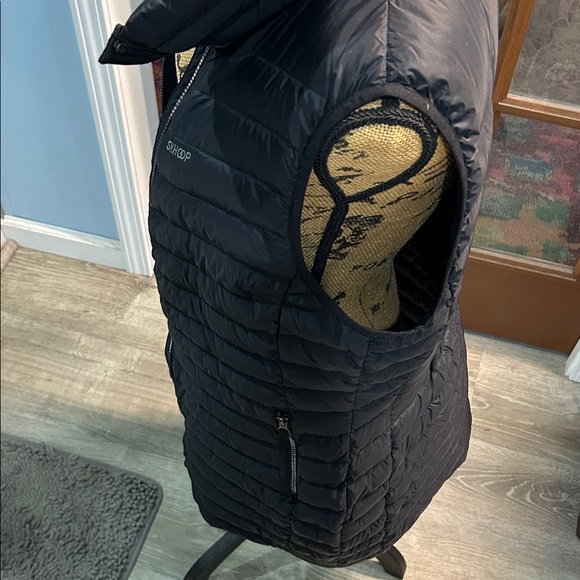 SKHOOP Women's Quilted Black Vest - Picture 4 of 6